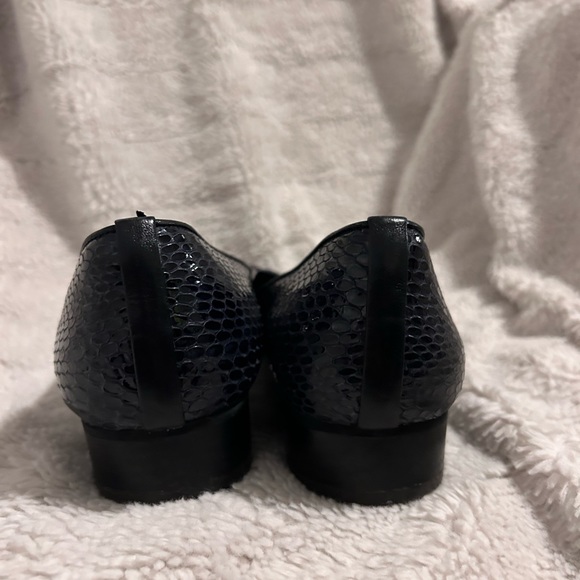 STUART WEITZMAN - Picture 10 of 14